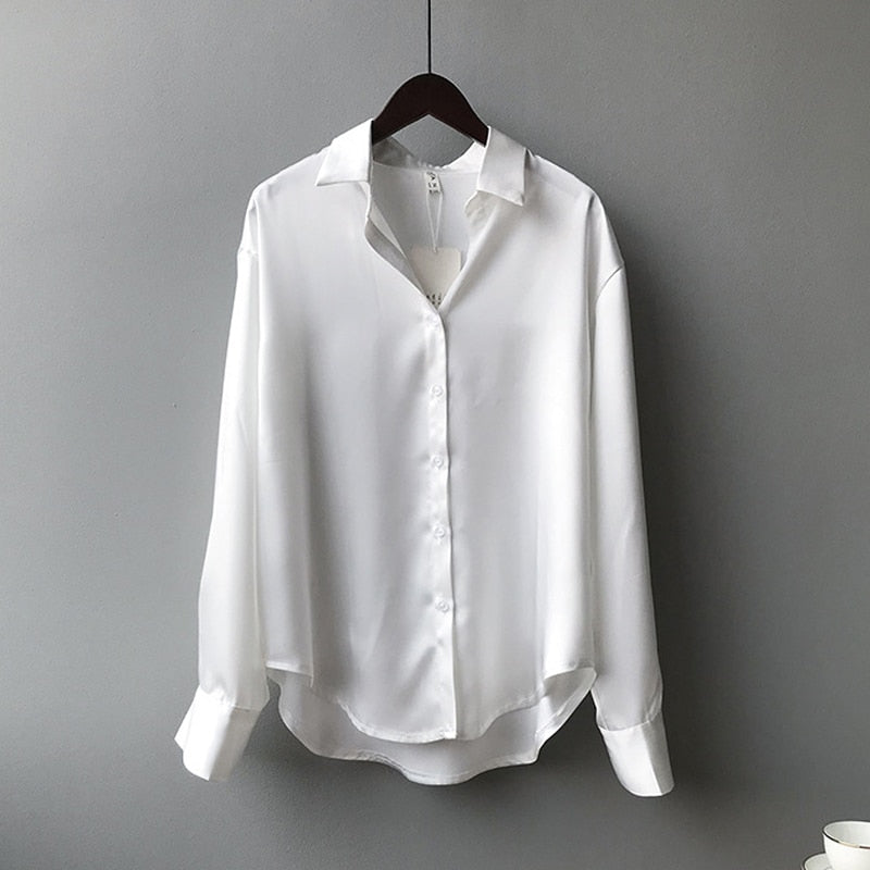 LINA | Vintage zijden blouse met elegante uitstraling