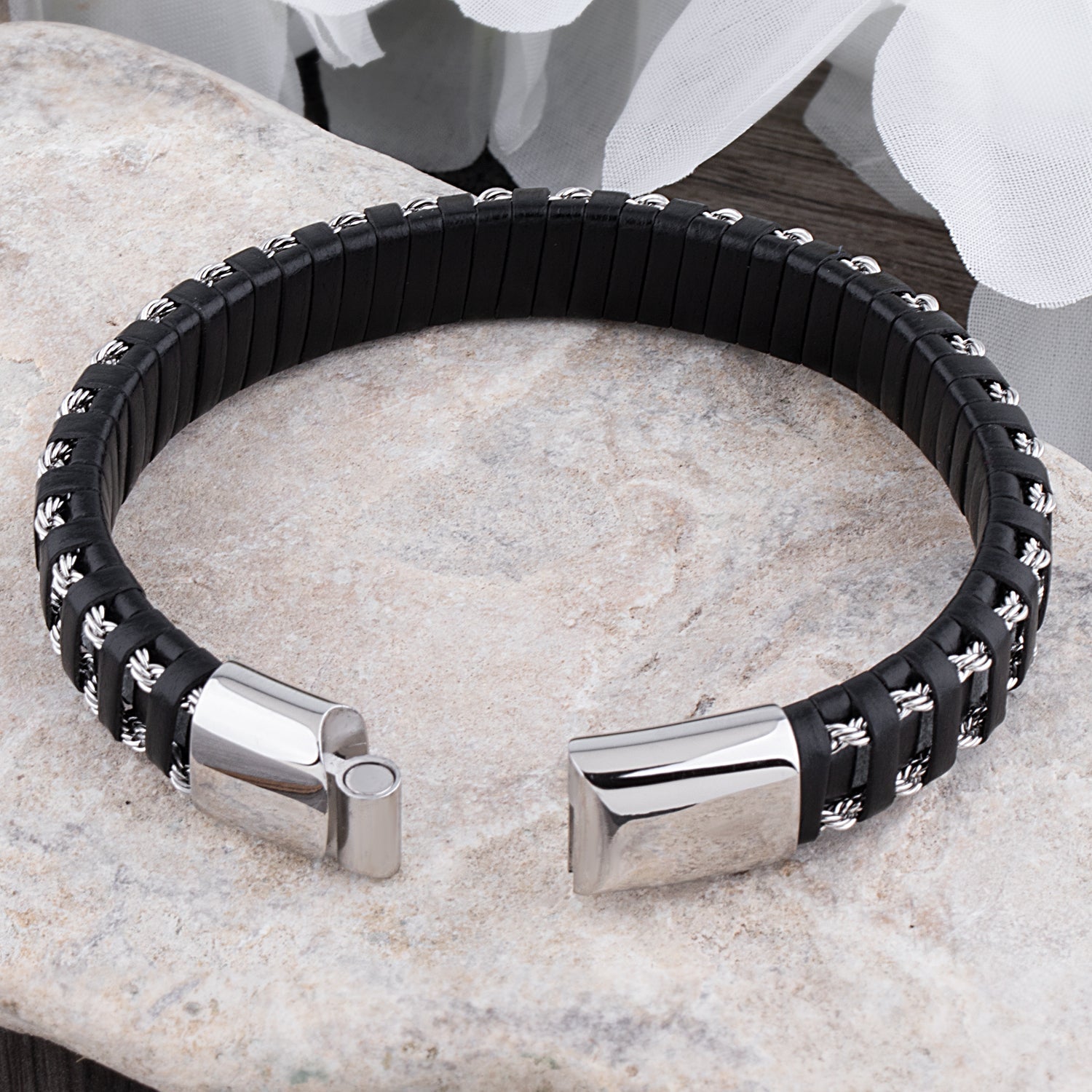 Lars – Stoere leren armband met roestvrijstalen sluiting - River Mode