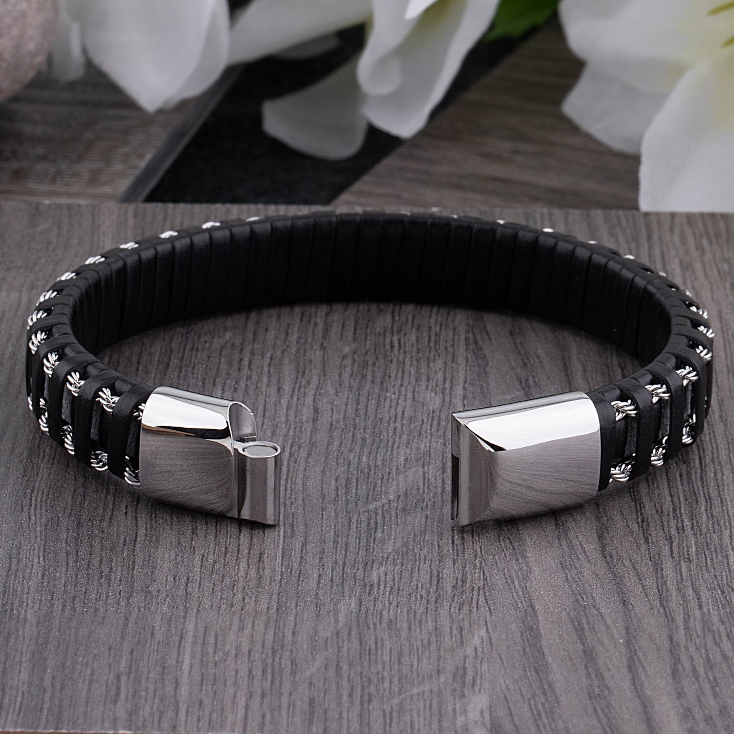 Lars – Stoere leren armband met roestvrijstalen sluiting - River Mode