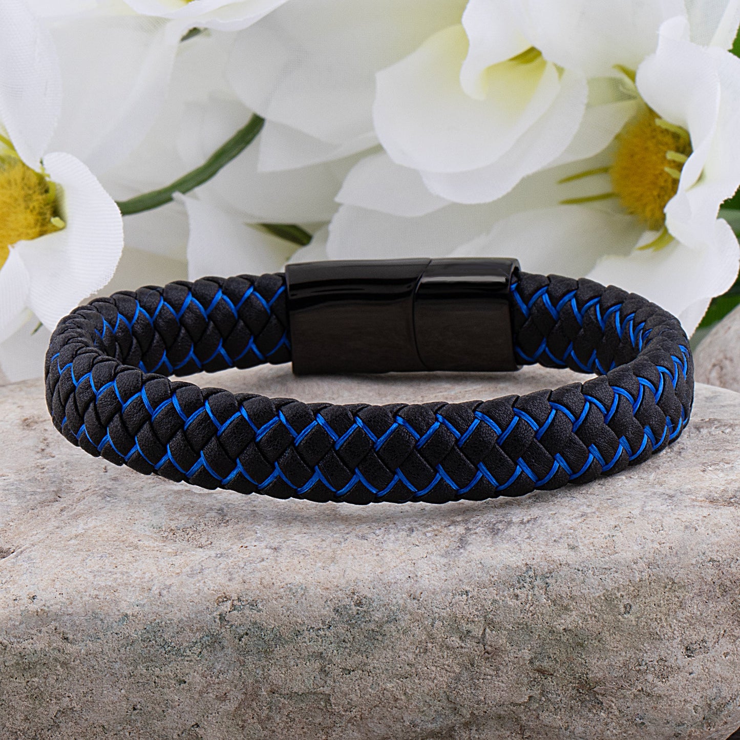 Finn – Stoere leren armband met zwart en blauw detail - River Mode