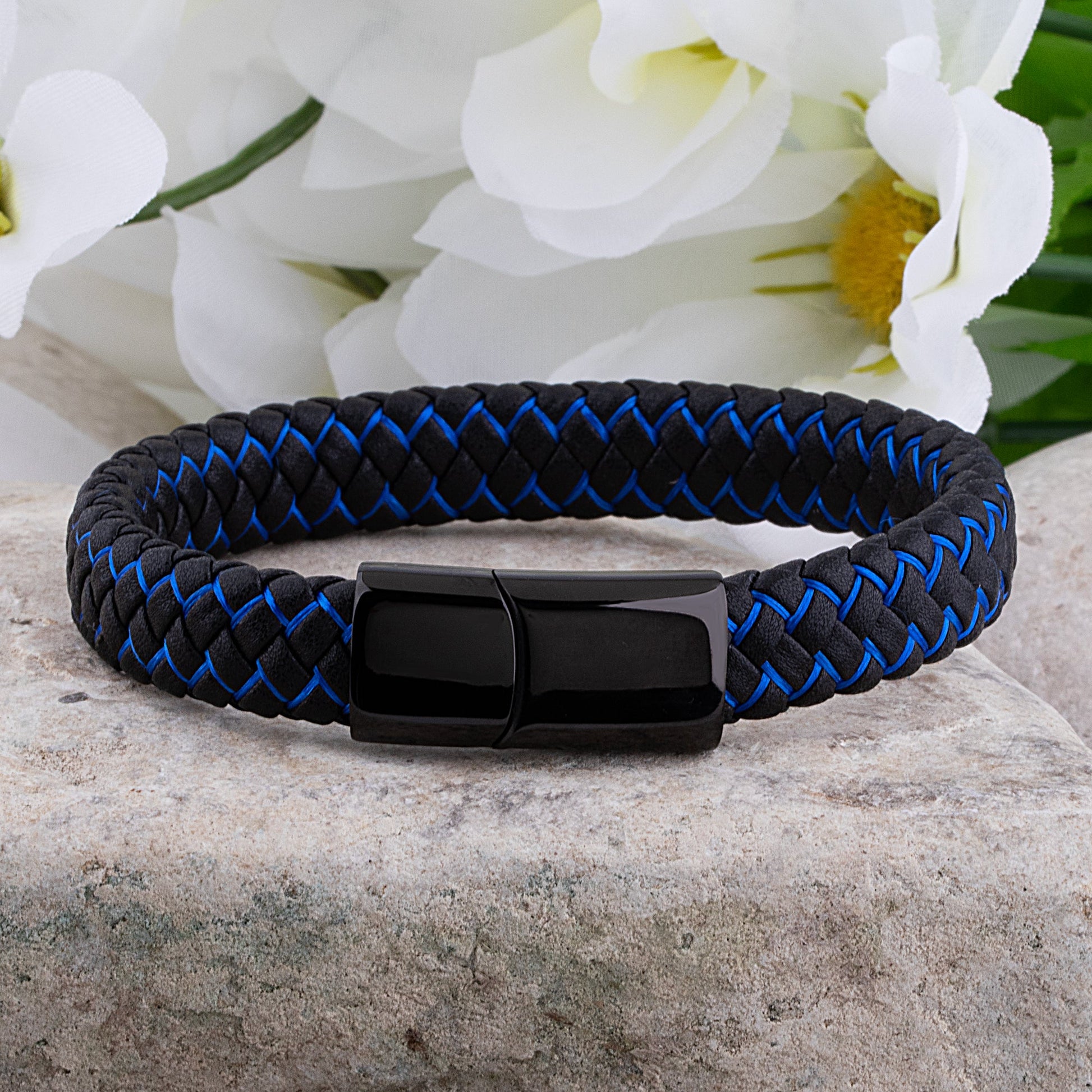 Finn – Stoere leren armband met zwart en blauw detail - River Mode