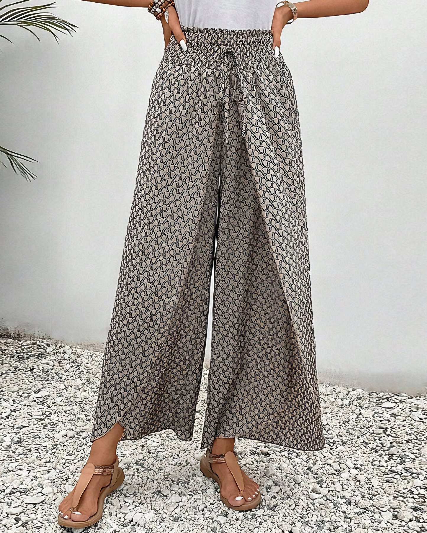 Sophie | Trendy broek met uitlopende geometrische print